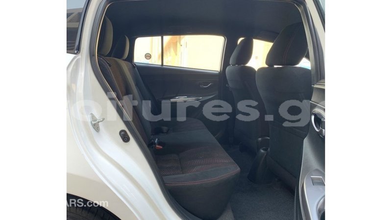 Big with watermark toyota yaris estuary import dubai 6570