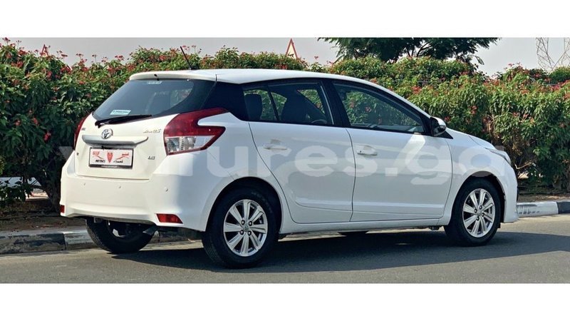 Big with watermark toyota yaris estuary import dubai 6570