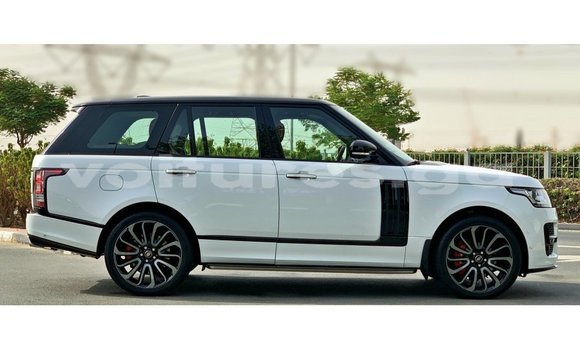 Acheter Import Voiture Land Rover Range Rover Blanc à Import - Dubai, Estuaire Acheter Import Voiture Land Rover Range Rover Blanc à Import - Dubai, Estuaire