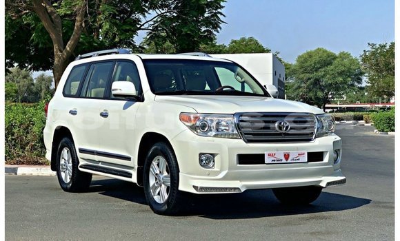 Acheter Import Voiture Toyota Land Cruiser Blanc à Import - Dubai, Estuaire Acheter Import Voiture Toyota Land Cruiser Blanc à Import - Dubai, Estuaire