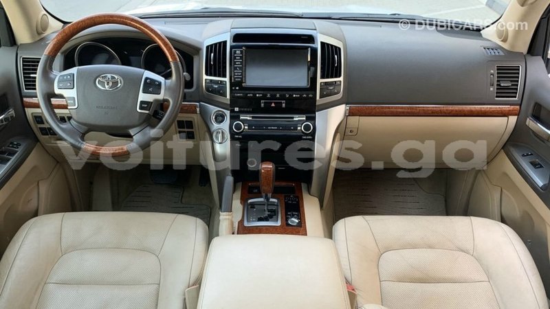 Big with watermark toyota land cruiser estuary import dubai 6573