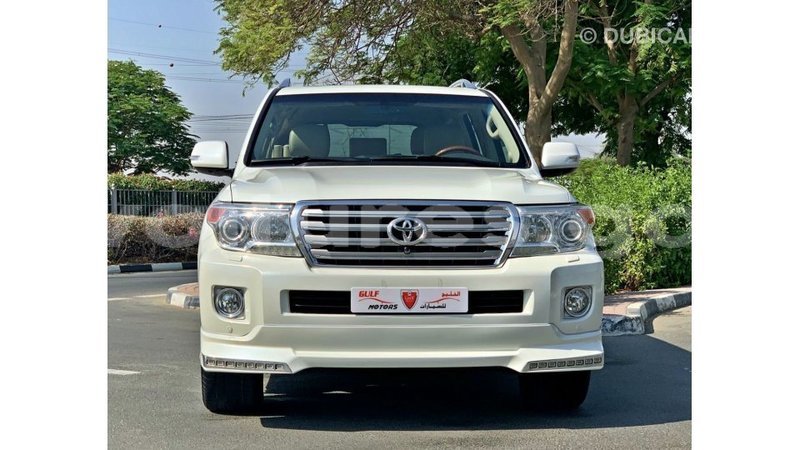 Big with watermark toyota land cruiser estuary import dubai 6573