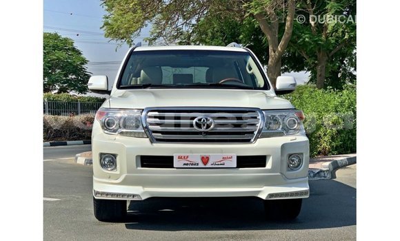 Acheter Import Voiture Toyota Land Cruiser Blanc à Import - Dubai, Estuaire Acheter Import Voiture Toyota Land Cruiser Blanc à Import - Dubai, Estuaire