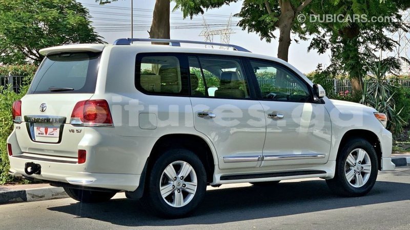 Big with watermark toyota land cruiser estuaire import dubai 6573