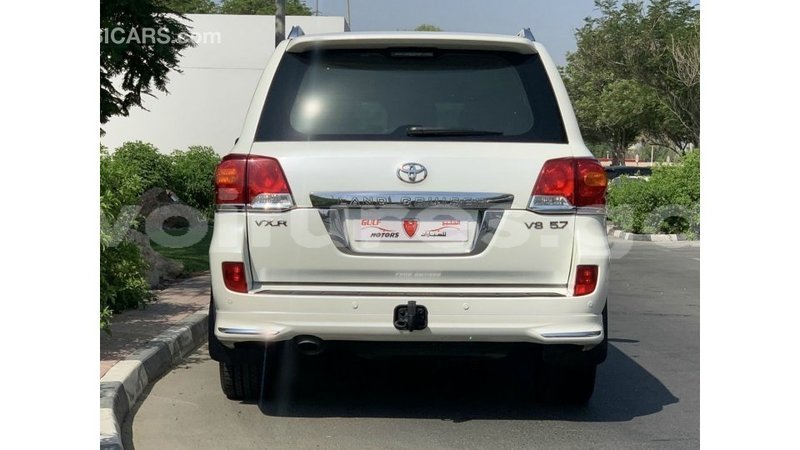 Big with watermark toyota land cruiser estuary import dubai 6573