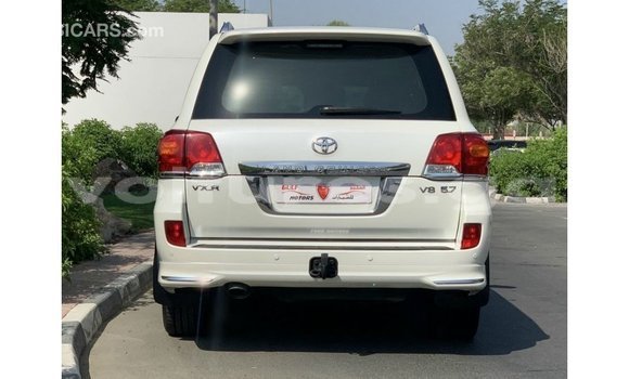 Acheter Import Voiture Toyota Land Cruiser Blanc à Import - Dubai, Estuaire Acheter Import Voiture Toyota Land Cruiser Blanc à Import - Dubai, Estuaire