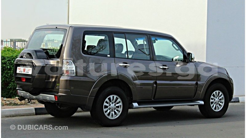 Big with watermark mitsubishi pajero estuaire import dubai 6575