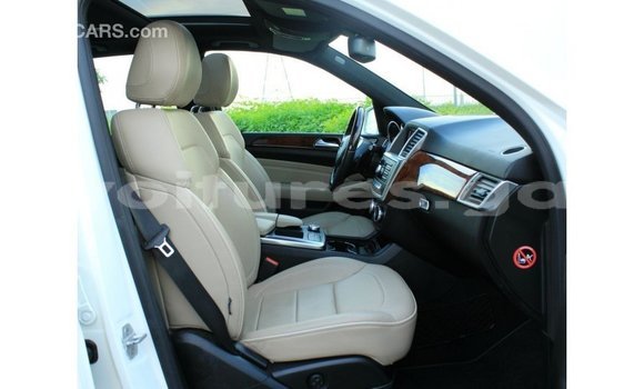 Acheter Import Voiture Mercedes-Benz 190 Blanc à Import - Dubai, Estuaire Acheter Import Voiture Mercedes-Benz 190 Blanc à Import - Dubai, Estuaire