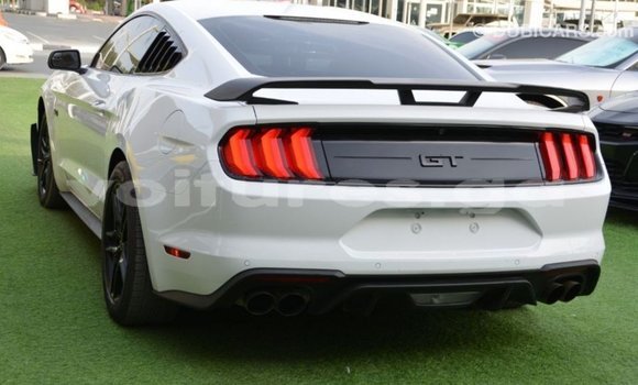 Acheter Import Voiture Ford Mustang Blanc à Import - Dubai, Estuaire Acheter Import Voiture Ford Mustang Blanc à Import - Dubai, Estuaire