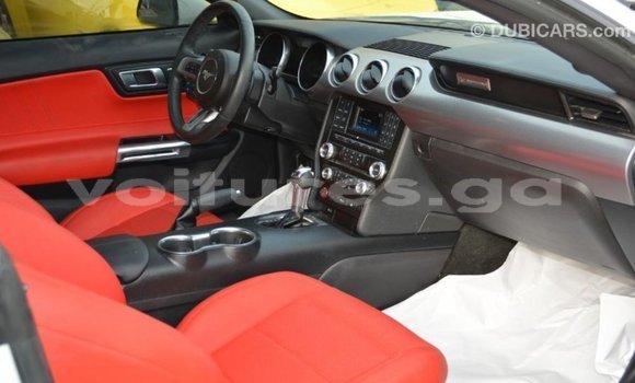 Acheter Import Voiture Ford Mustang Blanc à Import - Dubai, Estuaire Acheter Import Voiture Ford Mustang Blanc à Import - Dubai, Estuaire