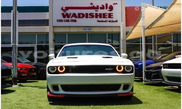 Sayi Imported Dodge Challenger White Mota in Import - Dubai a estuary Sayi Imported Dodge Challenger White Mota in Import - Dubai a estuary