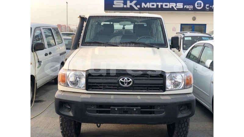 Big with watermark toyota land cruiser estuary import dubai 6589