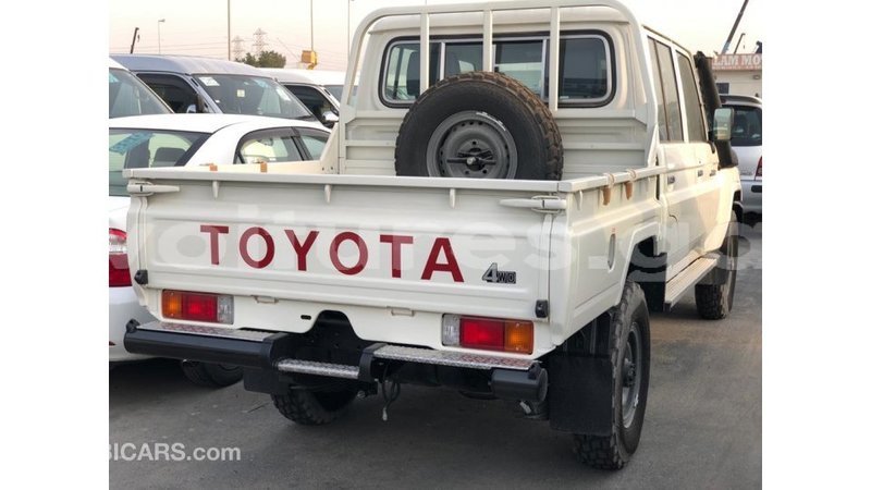 Big with watermark toyota land cruiser estuary import dubai 6589