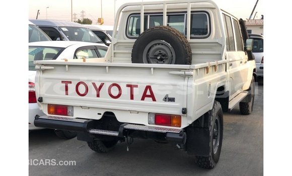 Buy Import Toyota Land Cruiser White Car in Import - Dubai in Estuary Buy Import Toyota Land Cruiser White Car in Import - Dubai in Estuary