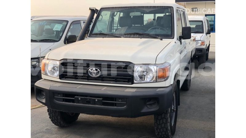 Big with watermark toyota land cruiser estuary import dubai 6589