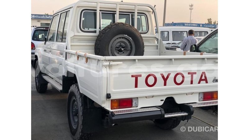 Big with watermark toyota land cruiser estuary import dubai 6589