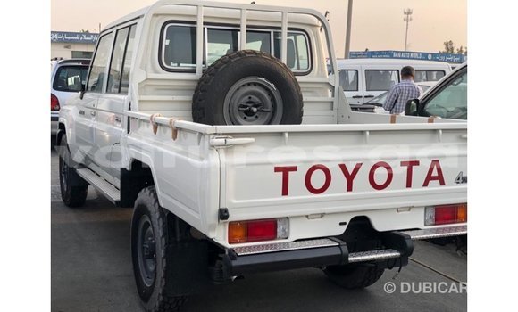 Buy Import Toyota Land Cruiser White Car in Import - Dubai in Estuary Buy Import Toyota Land Cruiser White Car in Import - Dubai in Estuary