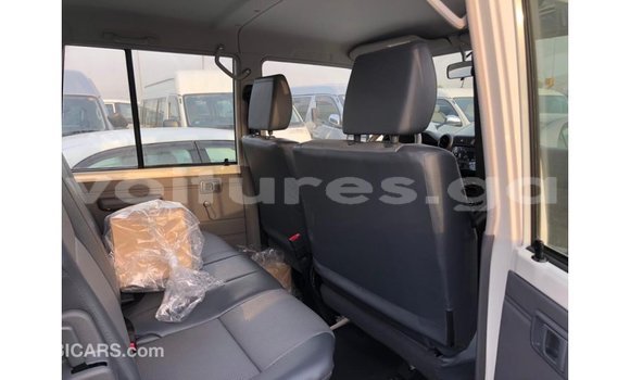 Buy Import Toyota Land Cruiser White Car in Import - Dubai in Estuary Buy Import Toyota Land Cruiser White Car in Import - Dubai in Estuary