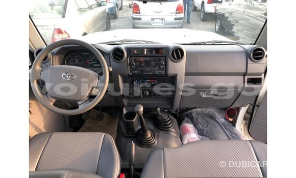 Buy Import Toyota Land Cruiser White Car in Import - Dubai in Estuary Buy Import Toyota Land Cruiser White Car in Import - Dubai in Estuary