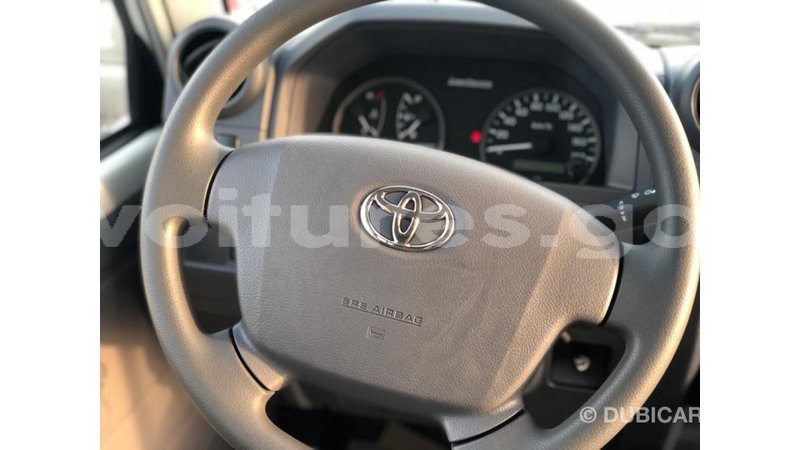 Big with watermark toyota land cruiser estuary import dubai 6589