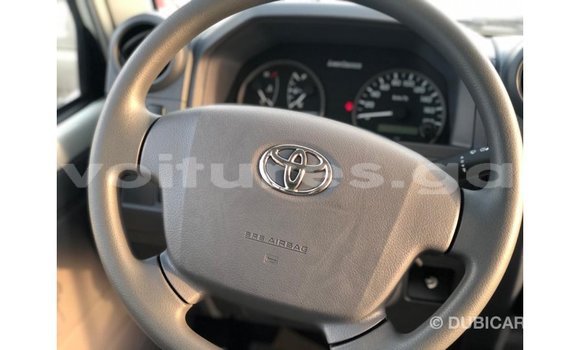 Buy Import Toyota Land Cruiser White Car in Import - Dubai in Estuary Buy Import Toyota Land Cruiser White Car in Import - Dubai in Estuary