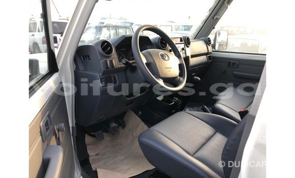 Buy Import Toyota Land Cruiser White Car in Import - Dubai in Estuary Buy Import Toyota Land Cruiser White Car in Import - Dubai in Estuary