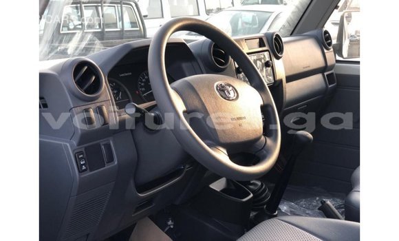 Buy Import Toyota Land Cruiser White Car in Import - Dubai in Estuary Buy Import Toyota Land Cruiser White Car in Import - Dubai in Estuary