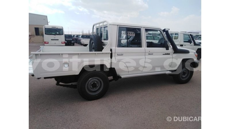 Big with watermark toyota land cruiser estuary import dubai 6590