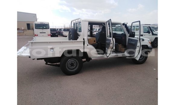 Sayi Imported Toyota Land Cruiser White Mota in Import - Dubai a estuary Sayi Imported Toyota Land Cruiser White Mota in Import - Dubai a estuary