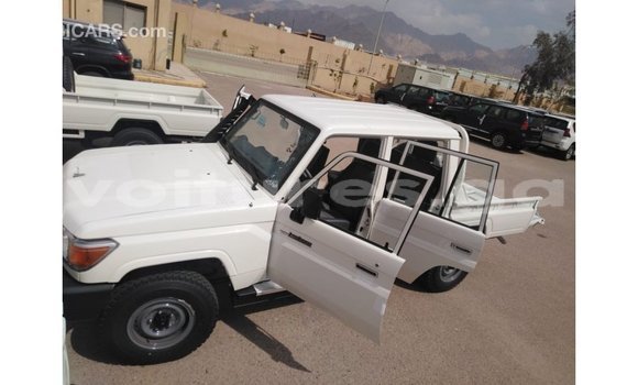 Sayi Imported Toyota Land Cruiser White Mota in Import - Dubai a estuary Sayi Imported Toyota Land Cruiser White Mota in Import - Dubai a estuary