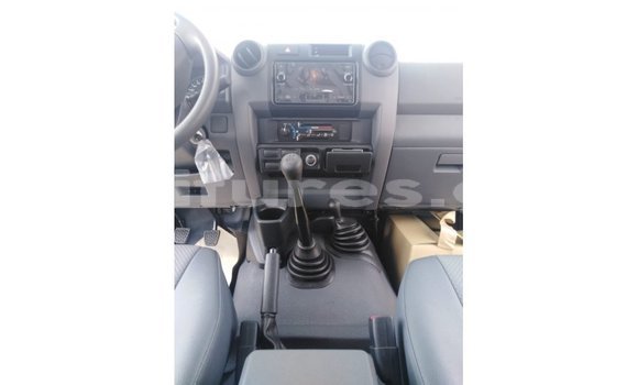 Sayi Imported Toyota Land Cruiser White Mota in Import - Dubai a estuary Sayi Imported Toyota Land Cruiser White Mota in Import - Dubai a estuary
