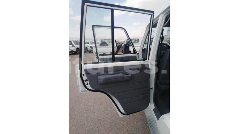 Big with watermark toyota land cruiser estuary import dubai 6590