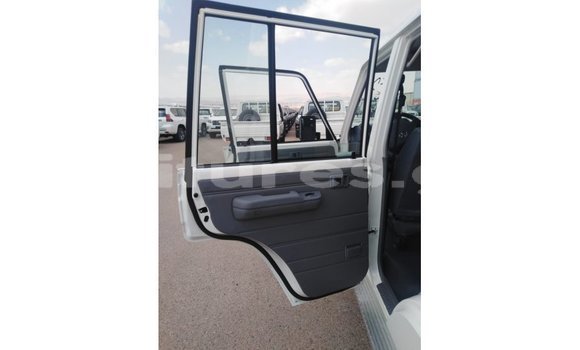 Sayi Imported Toyota Land Cruiser White Mota in Import - Dubai a estuary Sayi Imported Toyota Land Cruiser White Mota in Import - Dubai a estuary