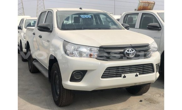 Acheter Import Voiture Toyota Hilux Blanc à Import - Dubai, Estuaire