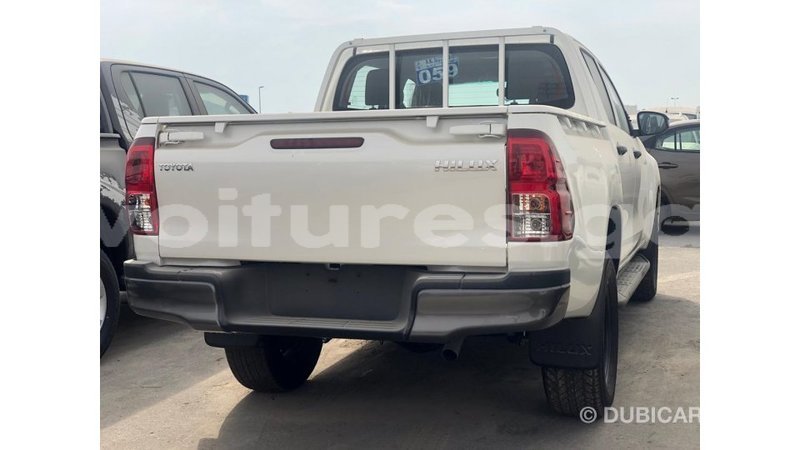 Big with watermark toyota hilux estuary import dubai 6591