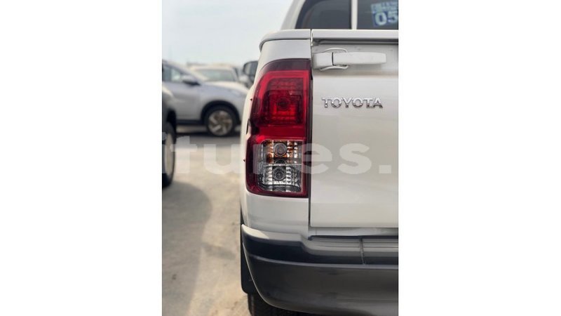 Big with watermark toyota hilux estuary import dubai 6591