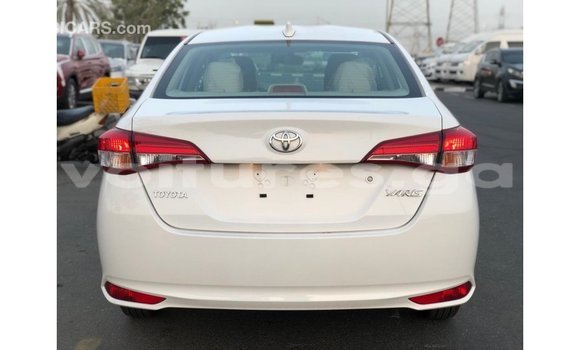 Buy Import Toyota DA White Truck in Import - Dubai in Estuary Buy Import Toyota DA White Truck in Import - Dubai in Estuary
