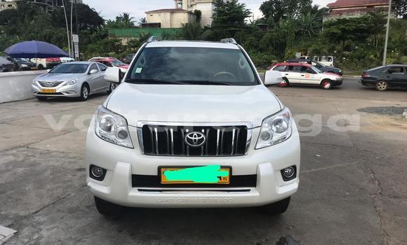 Sayi Na hannu Toyota Prado White Mota in Libreville a estuary Sayi Na hannu Toyota Prado White Mota in Libreville a estuary