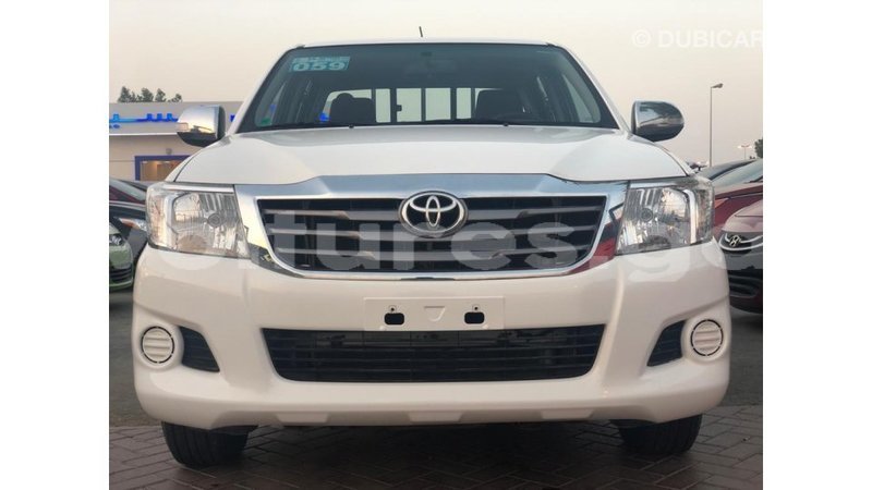 Big with watermark toyota hilux estuary import dubai 6604