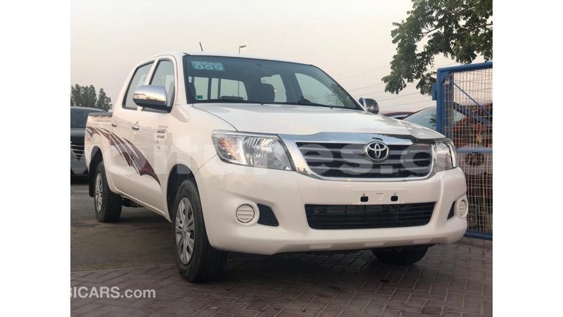 Big with watermark toyota hilux estuary import dubai 6604