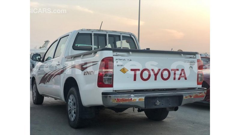 Big with watermark toyota hilux estuary import dubai 6604