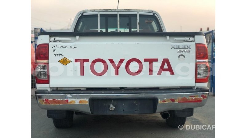 Big with watermark toyota hilux estuary import dubai 6604