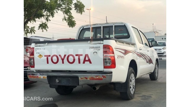 Big with watermark toyota hilux estuary import dubai 6604