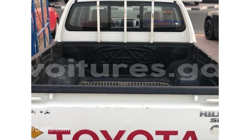 Big with watermark toyota hilux estuary import dubai 6604