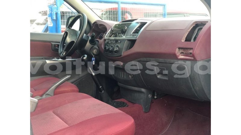 Big with watermark toyota hilux estuary import dubai 6604