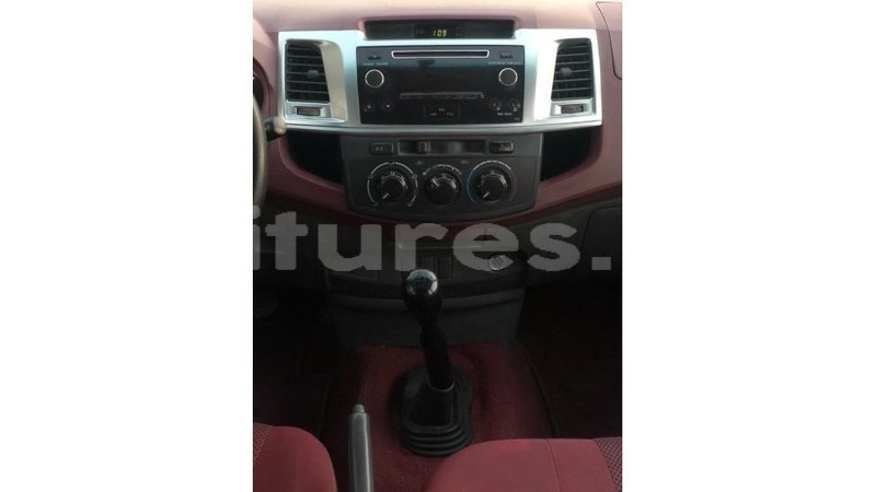 Big with watermark toyota hilux estuary import dubai 6604