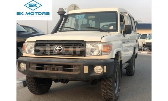 Sayi Imported Toyota Land Cruiser White Mota in Import - Dubai a estuary Sayi Imported Toyota Land Cruiser White Mota in Import - Dubai a estuary