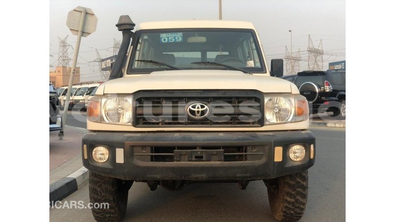 Big with watermark toyota land cruiser estuary import dubai 6606