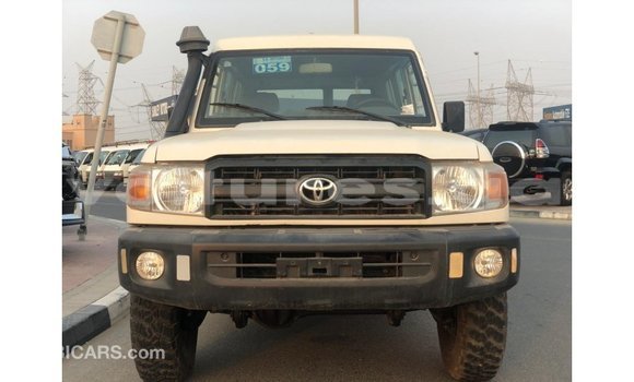 Sayi Imported Toyota Land Cruiser White Mota in Import - Dubai a estuary Sayi Imported Toyota Land Cruiser White Mota in Import - Dubai a estuary