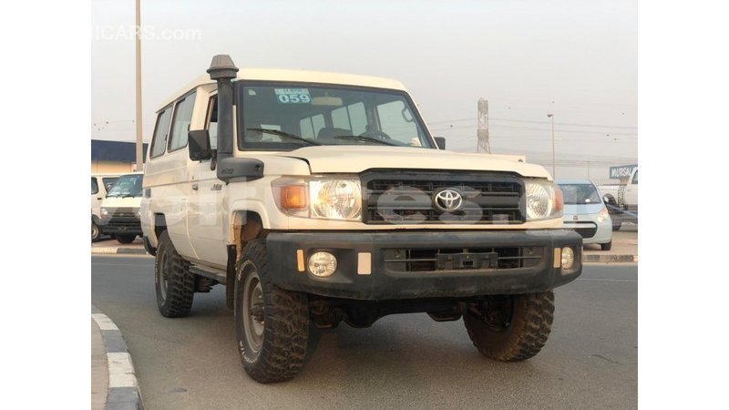 Big with watermark toyota land cruiser estuary import dubai 6606